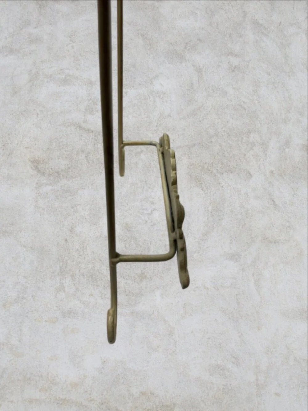 WALL EASEL -- Hanging Easel for Photo Frames, Shabby Chic, Distressed Cream